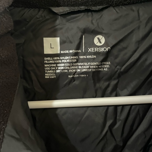 Women’s fitted winter coat. Heavy discount for slight damage. - Picture 3 of 3